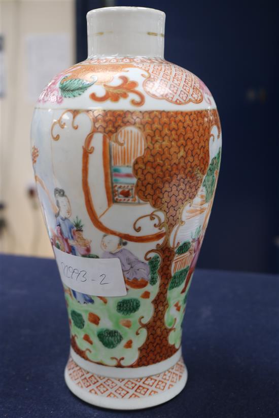 A Chinese famille rose Mandarin pattern vase, Jiaqing perios (1796-1820)